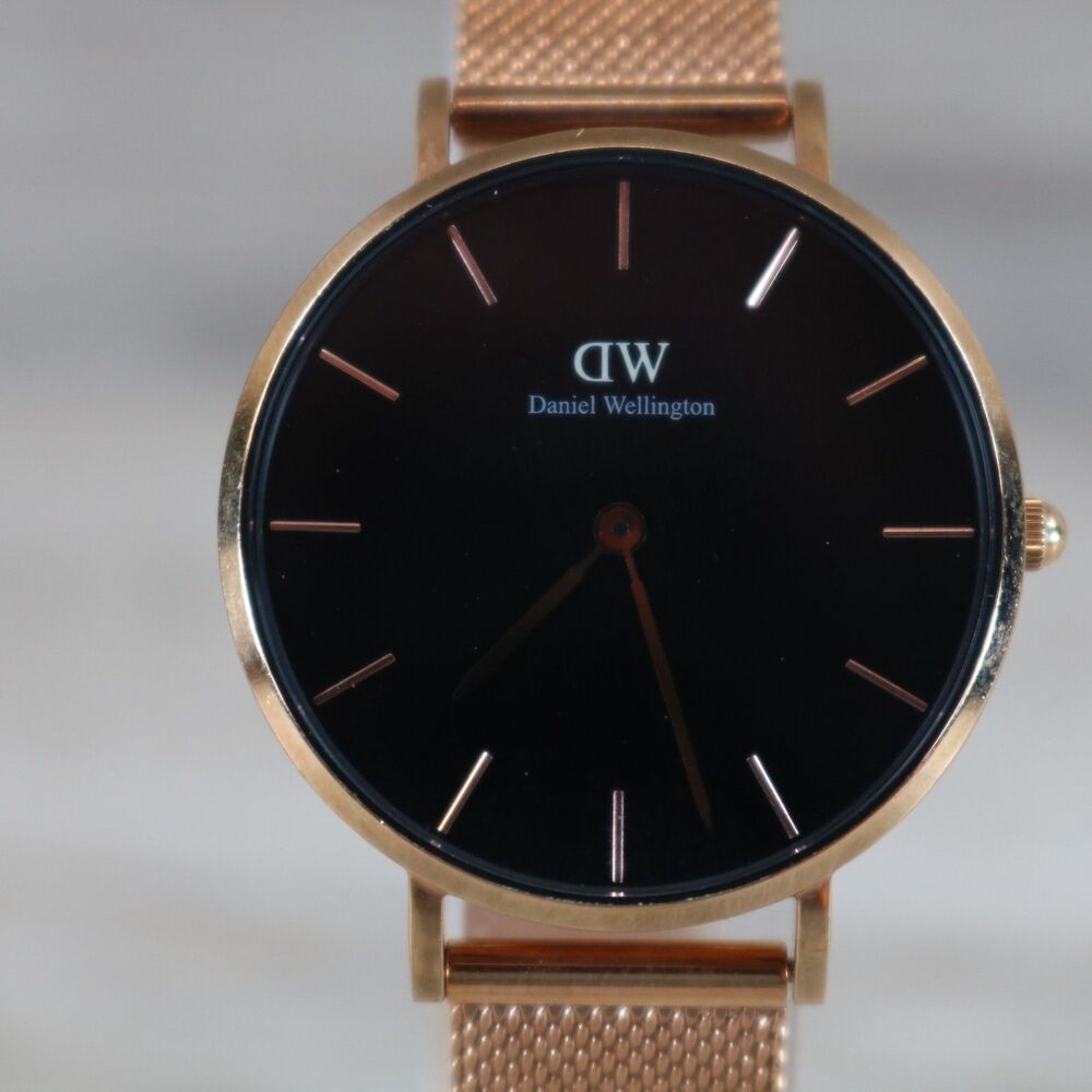 Daniel Wellington Women's Watch – Pre-Owned, New Battery, Round, Black